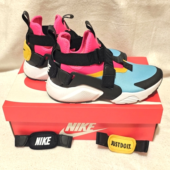 Nike Air Huarache City - Picture 2 of 6